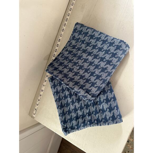 The Vermont Country Store Blue Houndstooth King Size Flannel Pillow Case Set - Picture 4 of 5